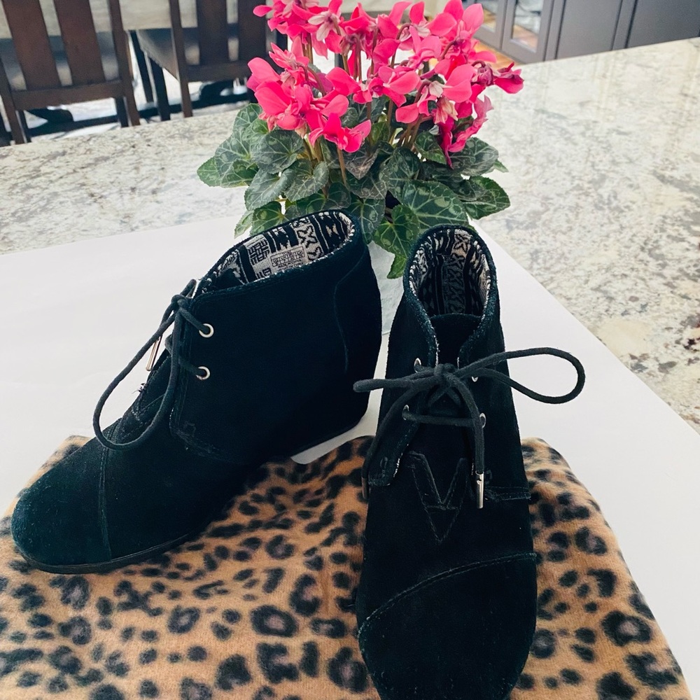 Black Suede Booties - Toms - size 9